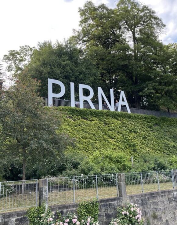 Stadt Pirna Schriftzug am Schlossberghang
